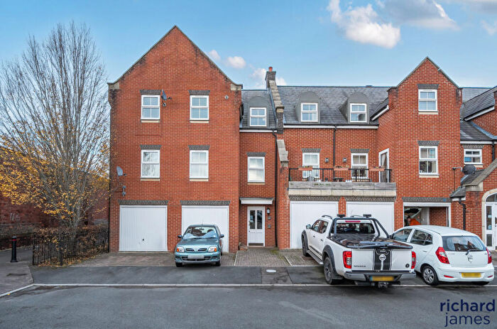 2 Bedroom Flat For Sale In Rodbourne, Swindon, SN2