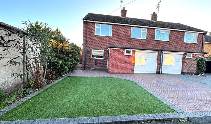 3 Bedroom Semi-Detached House For Sale In The Mead, Worcester, WR2