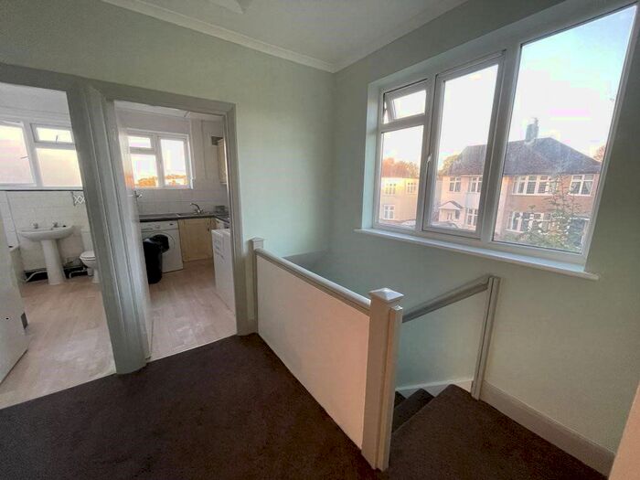 2 Bedroom Flat To Rent In Kelvin Parade, Orpington, BR6