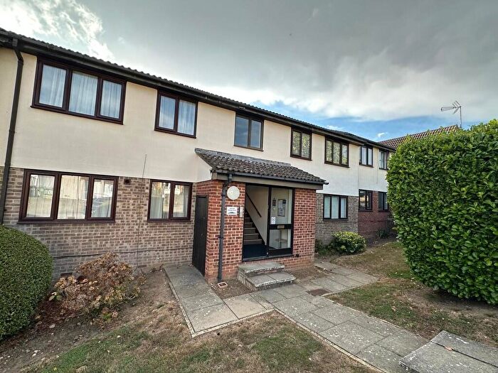 2 Bedroom Apartment To Rent In Salesbury Drive, Billericay, CM11