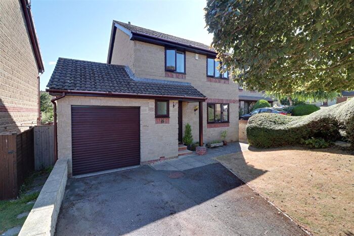 3 Bedroom Detached House For Sale In Borough Close, Kings Stanley, GL10