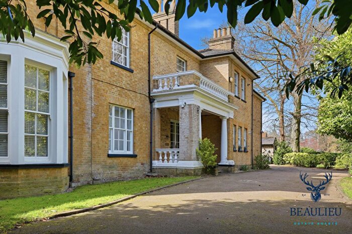 2 Bedroom Flat For Sale In Rayleigh Road, Brentwood, CM13