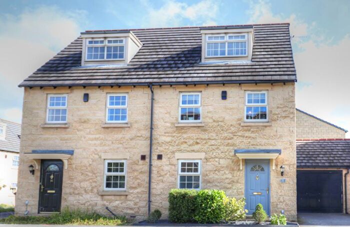 3 Bedroom Semi-Detached House To Rent In Oxley Road, Huddersfield, HD2