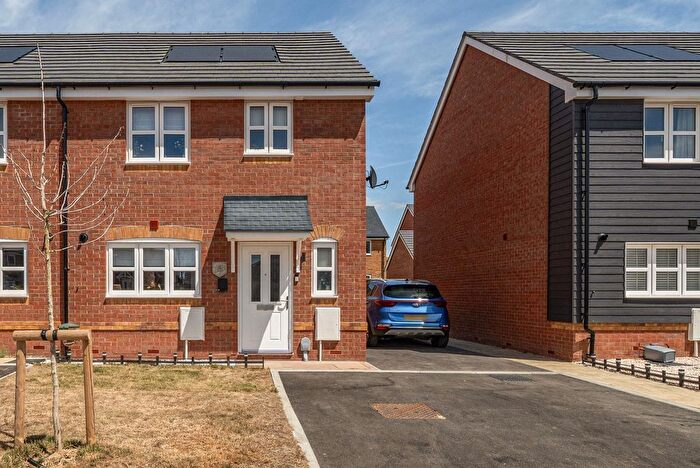 3 Bedroom End Of Terrace House For Sale In Cockayne Way, Selsey, PO20