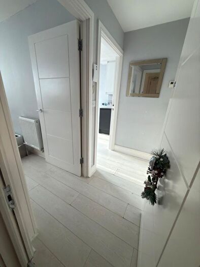 1 Bedroom Flat To Rent In Waltham Cross, Highstreet, Hertfordsh, EN8