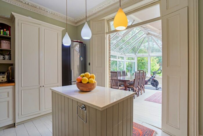 3 Bedroom Flat To Rent In Edge Hill, London, SW19