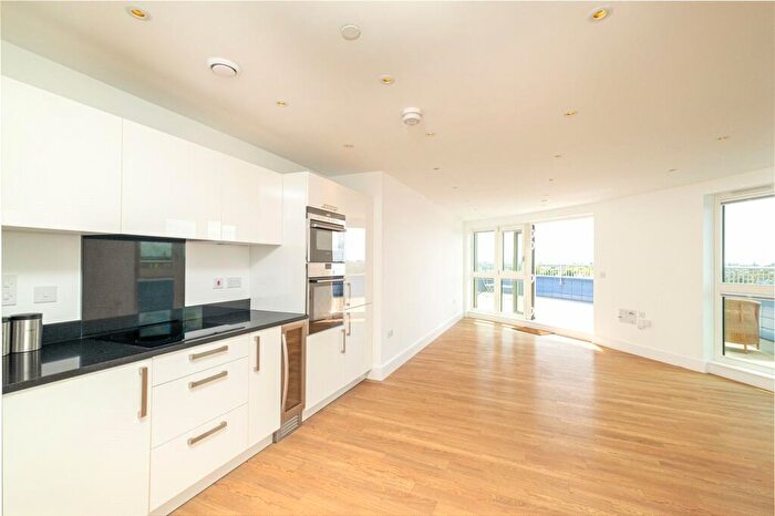 2 Bedroom Apartment To Rent In Queensland Road, Islington, London, N7