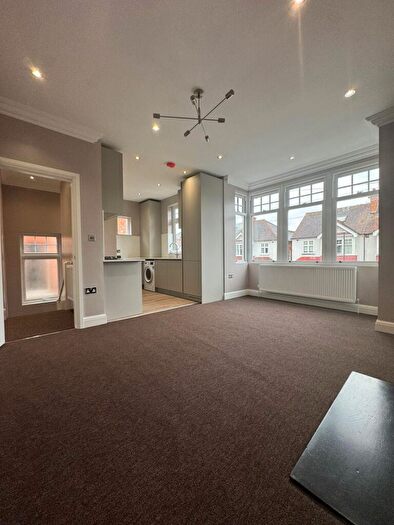 2 Bedroom Flat To Rent In Radnor Avenue, Harrow, HA1