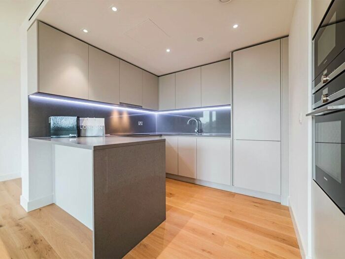 2 Bedroom Apartment To Rent In Vaughan Way, London Dock, E1W