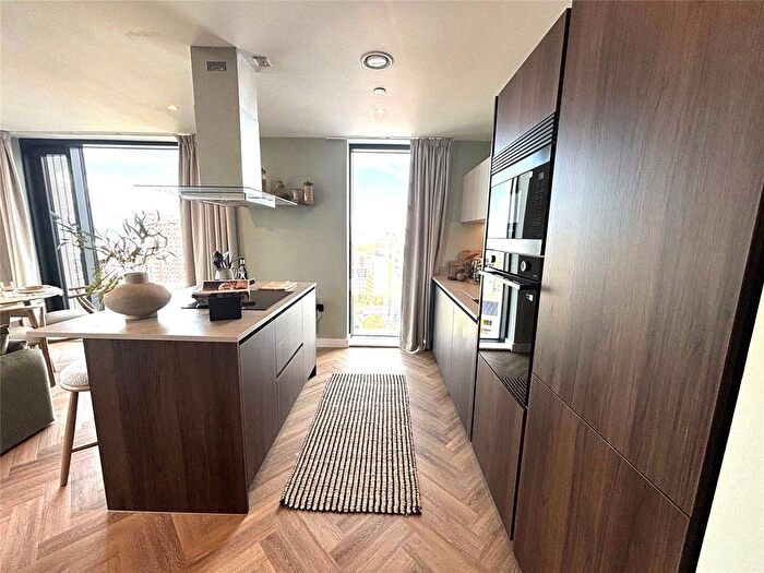 2 Bedroom Flat To Rent In One Eastside, Jennens Road, Birmingham, West Midlands, B4