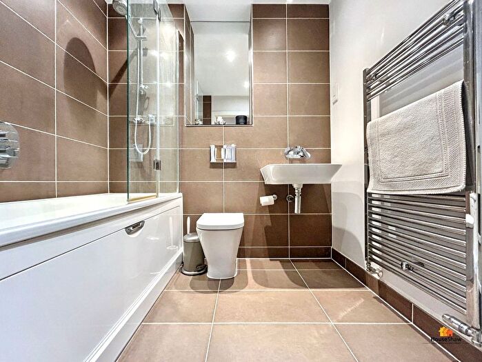 2 Bedroom Flat To Rent In Chequers Avenue, High Wycombe, HP11