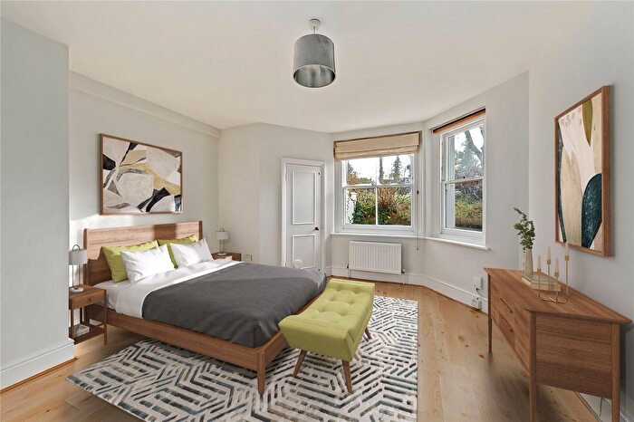 2 Bedroom Flat For Sale In Cambridge Park, Twickenham, TW1