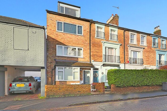 1 Bedroom Flat To Rent In Kings Avenue, Buckhurst Hill, IG9