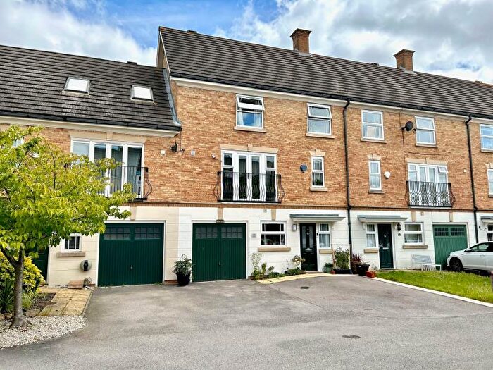 5 Bedroom Town House To Rent In Clegg Square, Shenley Lodge, MK5