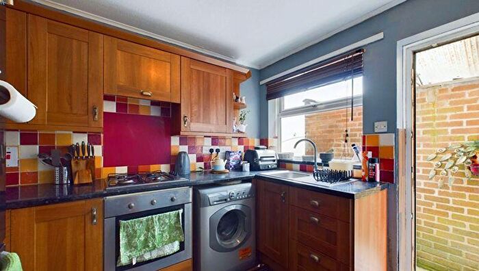 2 Bedroom Bungalow For Sale In Alder Grove, Forest Hill, Yeovil, BA20