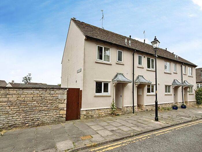 2 Bedroom Property To Rent In Warrenne Keep, Stamford, PE9