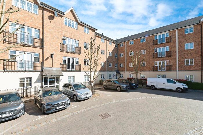 2 Bedroom Flat For Sale In Caspian Way, Purfleet, RM19