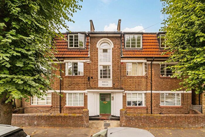 2 Bedroom Flat For Sale In Paxton Road, Chiswick, W4