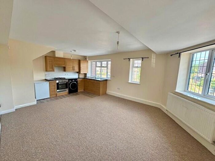 2 Bedroom Apartment To Rent In Peartree Avenue, Southampton, SO19
