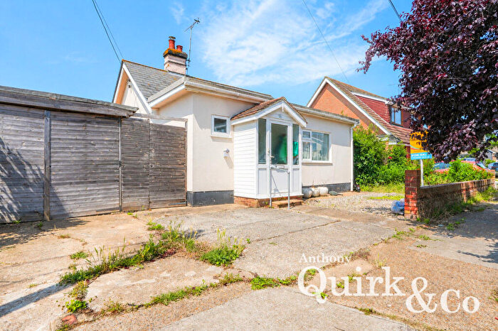 3 Bedroom Detached Bungalow For Sale In Matlock Road, Canvey Island, SS8