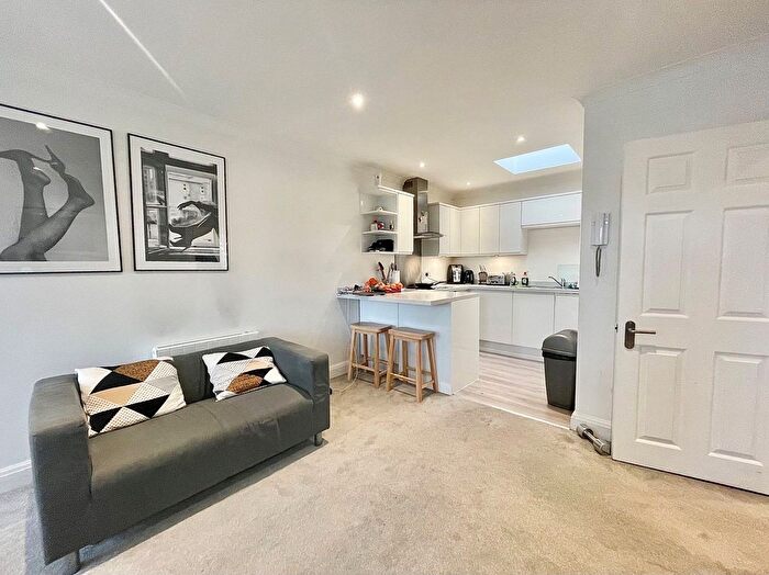 1 Bedroom Flat To Rent In The Gables, Waldeck Road, Ealing, W13