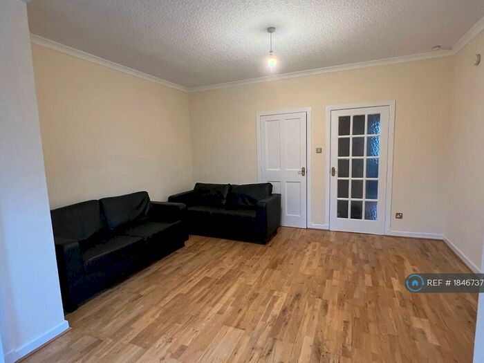 4 Bedroom Flat To Rent In Speirshall Terrace, Glasgow, G14