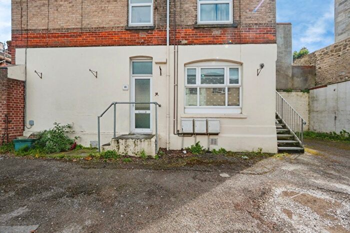 1 Bedroom Flat For Sale In Rodwell Road, Weymouth, Dorset, DT4