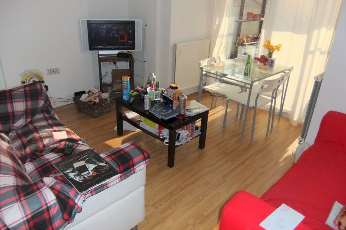 4 Bedroom Semi-Detached House To Rent In Eastern Avenue, Reading, RG1