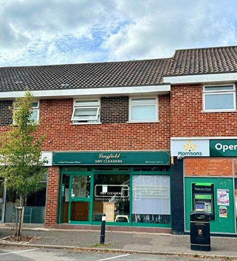 2 Bedroom Flat For Sale In East Grinstead Road, Lingfield, Surrey, RH7