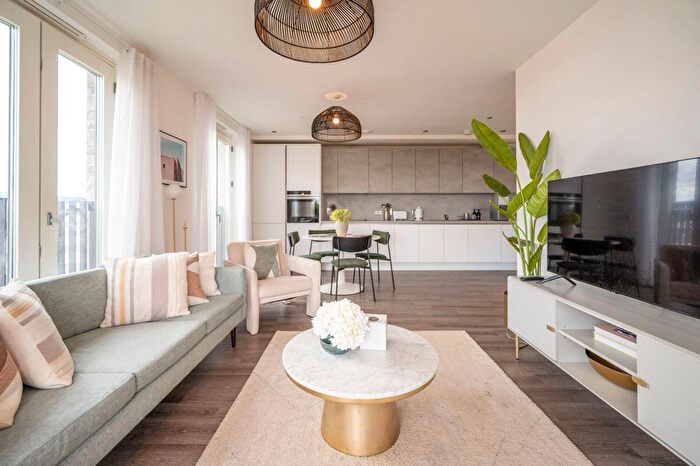 2 Bedroom Flat To Rent In Madison Way, Stratford, London, E20