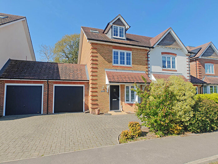 3 Bedroom Village House To Rent In Westbeams Road, Sway, SO41