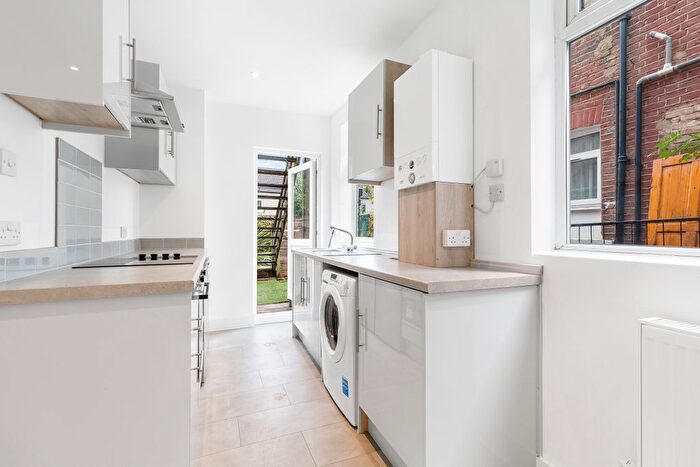 2 Bedroom Flat To Rent In Kettering Street, London, SW16