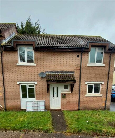 3 Bedroom Flat To Rent In Queen Elizabeth Drive, Paignton, TQ3