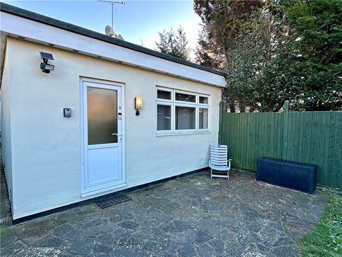 1 Bedroom Flat To Rent In Maybury Road, Woking, Surrey, GU21