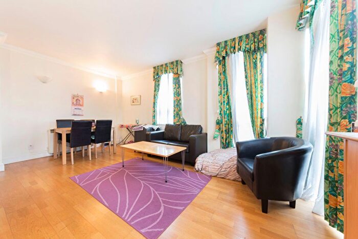 1 Bedroom Flat To Rent In Lanark Square, Canary Wharf, E14