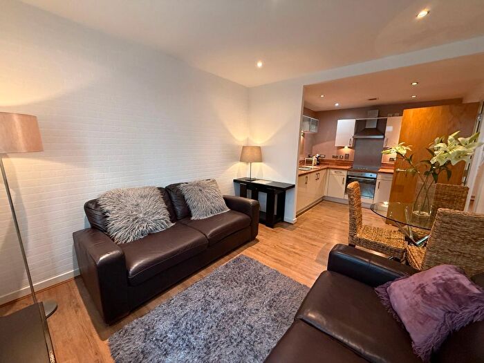 2 Bedroom Flat To Rent In Oswald Street, Glasgow, G1