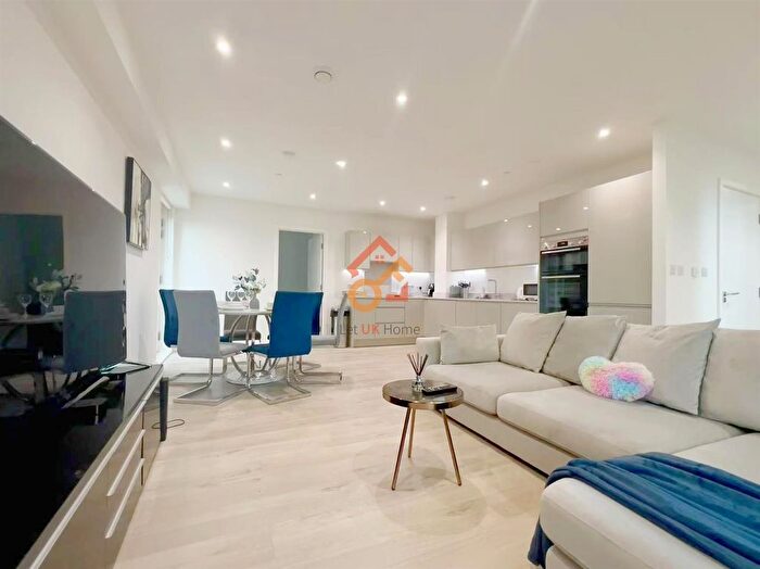 3 Bedroom Flat To Rent In Tyburn Garderns, Peto Street, London, E16