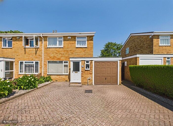 3 Bedroom Semi Detached House For Sale In Laburnum Road, Gloucester, GL1