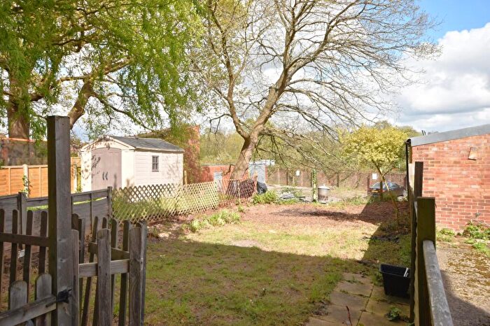 2 Bedroom Apartment For Sale In Wessex Court, Spiers Way, Horley, RH6