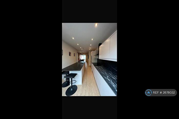 6 Bedroom Terraced House To Rent In Monica Grove, Manchester, M19