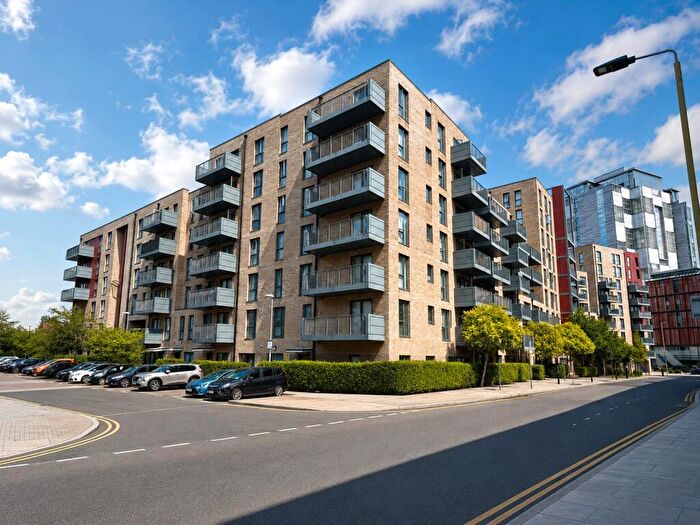 2 Bedroom Flat To Rent In Hitherwood Court, Colindale, NW9