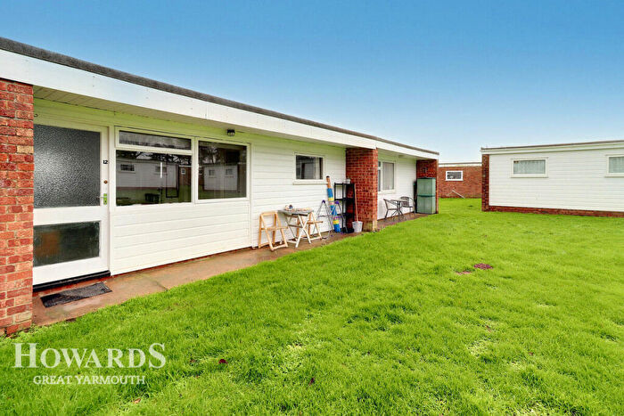 2 Bedroom Chalet For Sale In Back Market Lane, Hemsby, NR29
