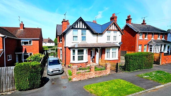 3 Bedroom Semi Detached House For Sale In Lingen Avenue, Hereford, HR1