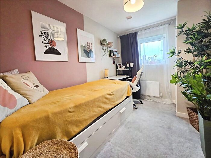 2 Bedroom Flat For Sale In Webster Close, Bracknell, Berkshire, RG12