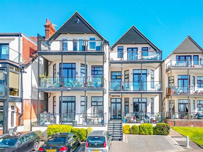 3 Bedroom Apartment For Sale In The Leas, Westcliff-On-Sea, SS0