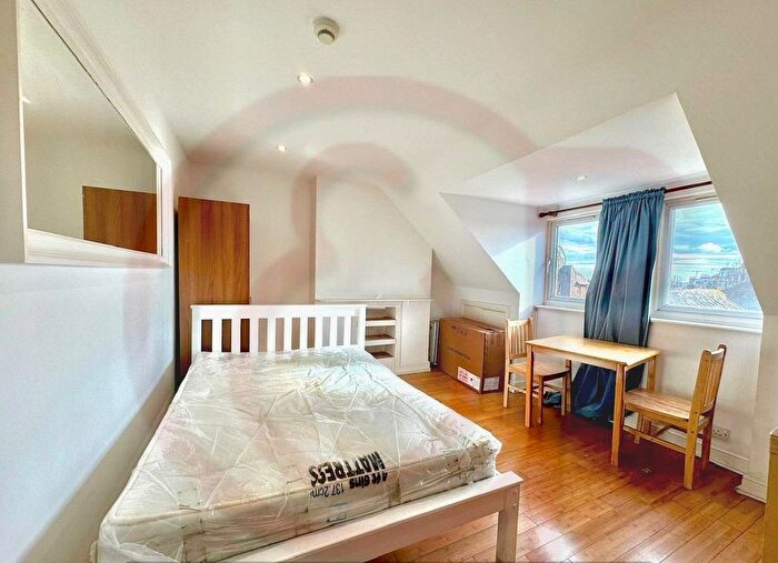 Studio To Rent In Emanuel Avenue, Acton, W3