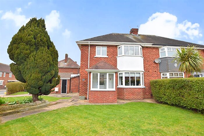 3 Bedroom Semi Detached House For Sale In Davenport Drive, Cleethorpes, DN35