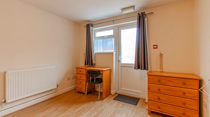 1 Bedroom Private Hall To Rent In Minister Street, Cathays, CF24