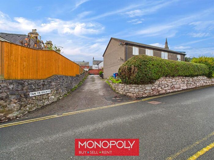 2 Bedroom Flat For Sale In School Road, Ruthin, LL15