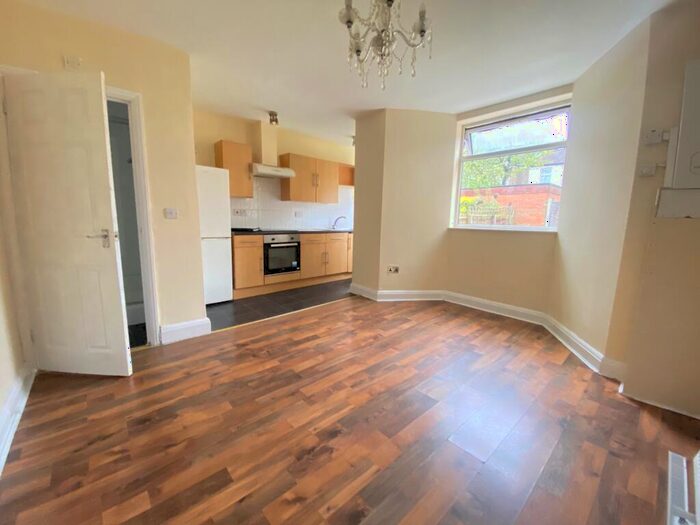 3 Bedroom Flat To Rent In Second Avenue, London, E12